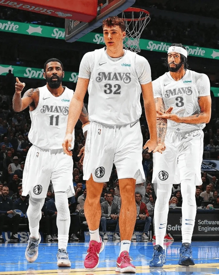 爱游戏中国-达拉斯独行侠训练开放日；清晨内部沟通引欢呼；欧超杯在即；球队文化再被提及的简单介绍-爱游戏中国